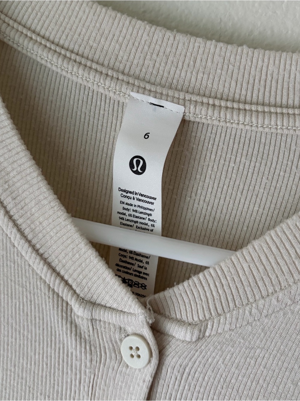39. Size 6 LULULEMON Bone Ribbed Super Soft Longsleeve *slight pilling - Picture 3 of 4